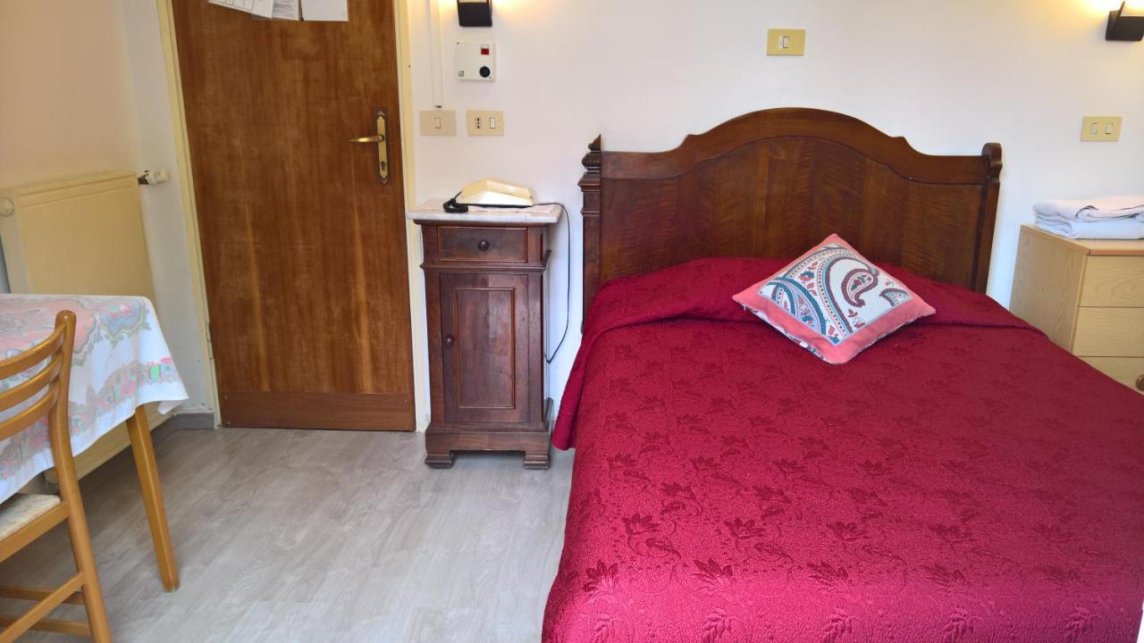 Hotel Deutsche Familien Finale Ligure Buitenkant foto