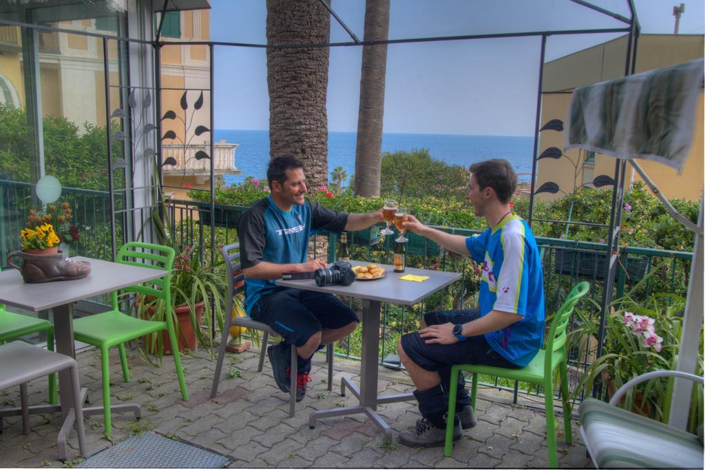Hotel Deutsche Familien Finale Ligure Buitenkant foto
