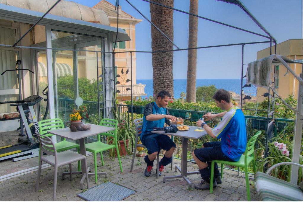 Hotel Deutsche Familien Finale Ligure Buitenkant foto