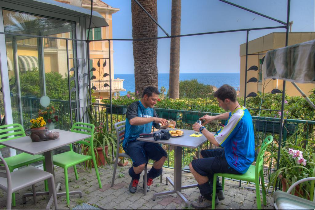 Hotel Deutsche Familien Finale Ligure Buitenkant foto