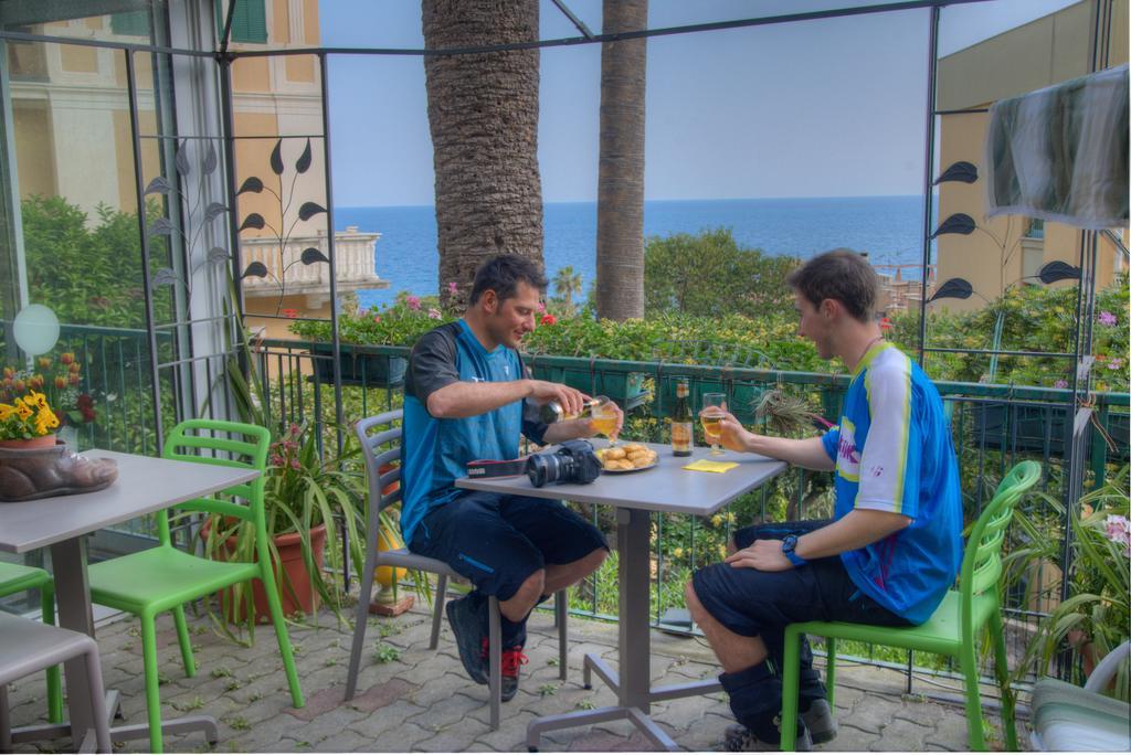 Hotel Deutsche Familien Finale Ligure Buitenkant foto
