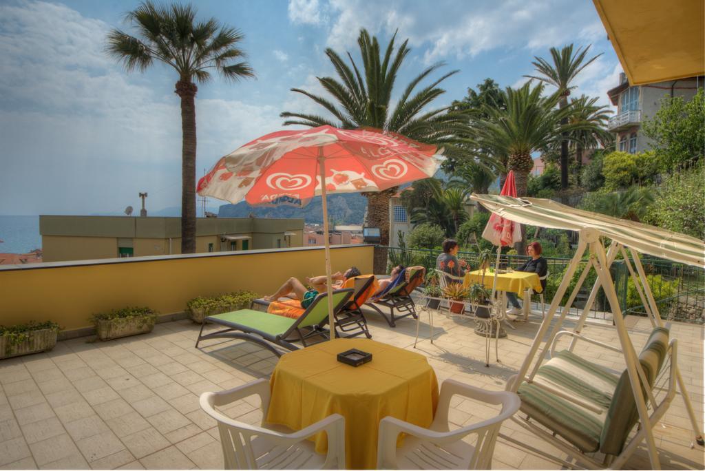 Hotel Deutsche Familien Finale Ligure Buitenkant foto