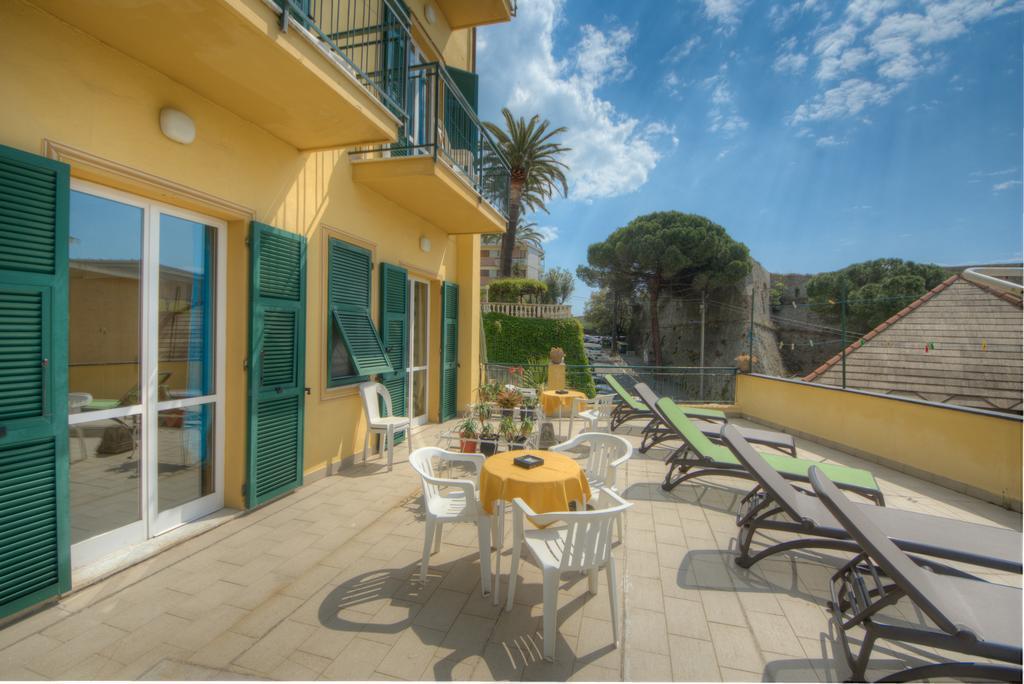 Hotel Deutsche Familien Finale Ligure Buitenkant foto