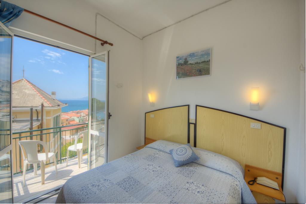 Hotel Deutsche Familien Finale Ligure Buitenkant foto