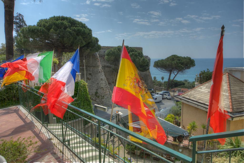 Hotel Deutsche Familien Finale Ligure Buitenkant foto