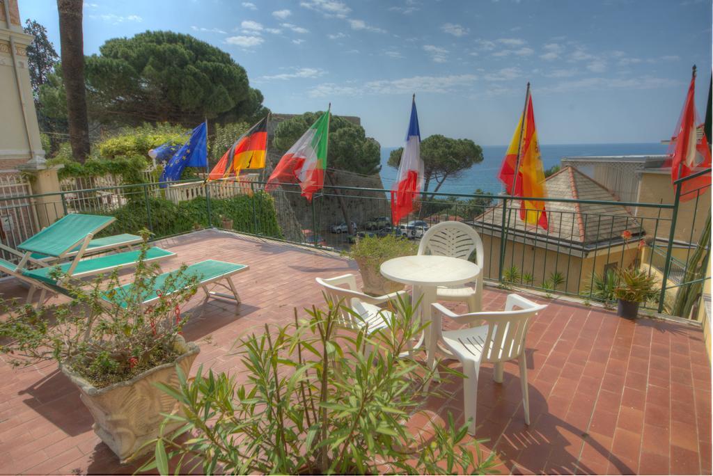 Hotel Deutsche Familien Finale Ligure Buitenkant foto