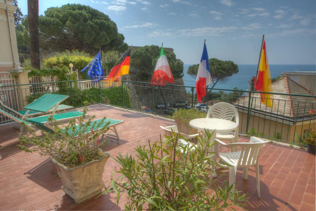 Hotel Deutsche Familien Finale Ligure Buitenkant foto