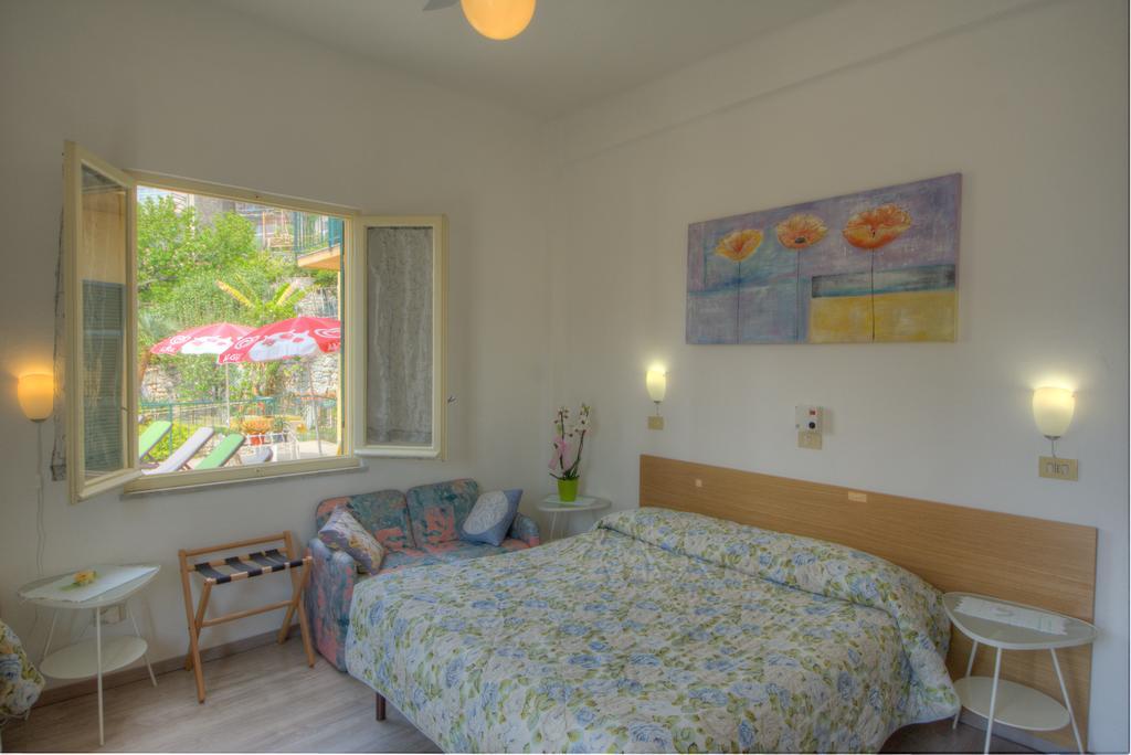 Hotel Deutsche Familien Finale Ligure Buitenkant foto