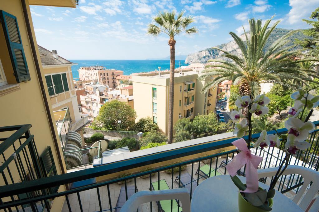 Hotel Deutsche Familien Finale Ligure Buitenkant foto