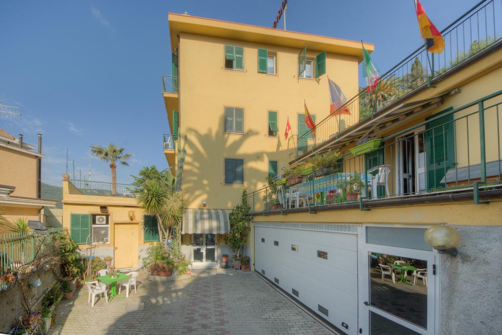 Hotel Deutsche Familien Finale Ligure Buitenkant foto